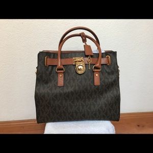 Michael Kors Hamilton Traveler Large Tote Bag